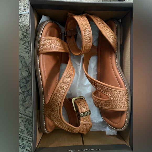 NWT Crown Vintage Taira Sandal in 9W - Picture 6 of 6